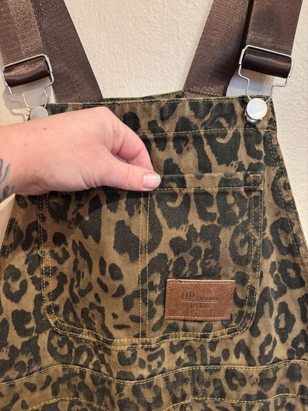 Leopard Print Overalls with Brown Straps and Pockets, Women’s size Large - Picture 4 of 7